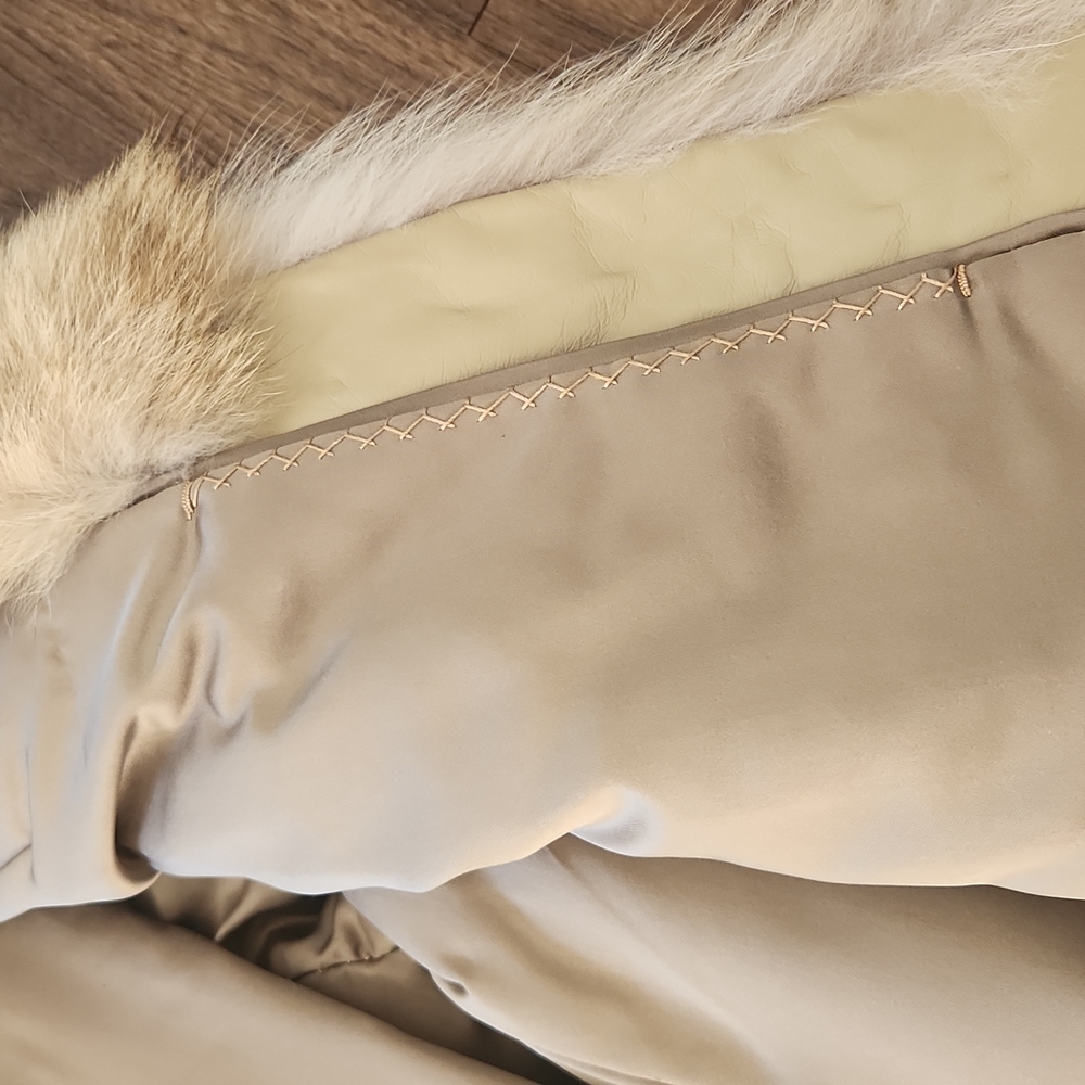New Canadian Fur Co. Authentic Natural Letout Coyote Fur Jacket/ Coat - Picture 11 of 17